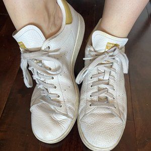 Adidas Classic Sneakers w Yellow Accent